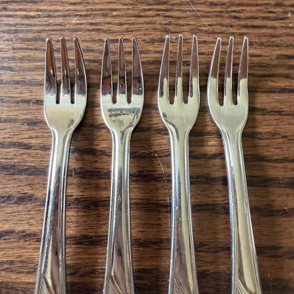 Bon Chef Oyster/Cocktail Forks 18/10 Stainless Steel Wave Pattern Lot Of 4